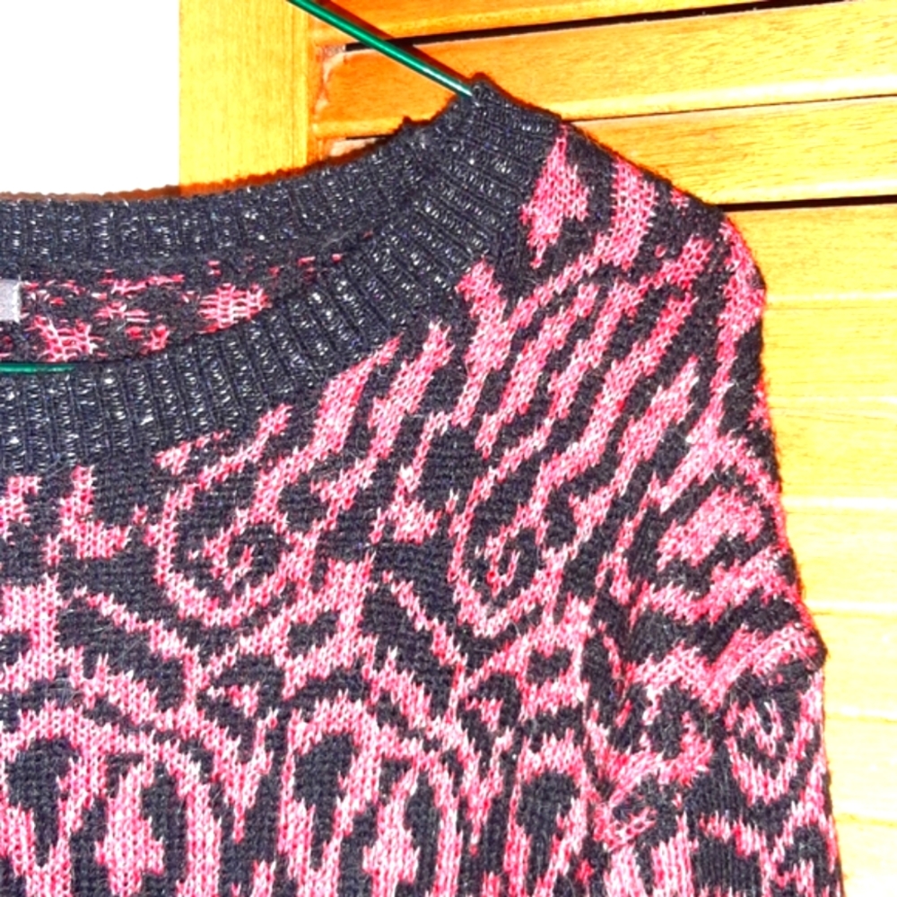 2/18$🌷Pink & Black Zebra Pattern Sweater